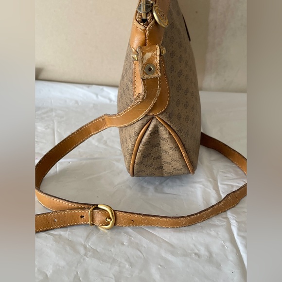 Authentic GUCCI Micro GG Shoulder Bag PVC Leather Purse - Picture 5 of 13